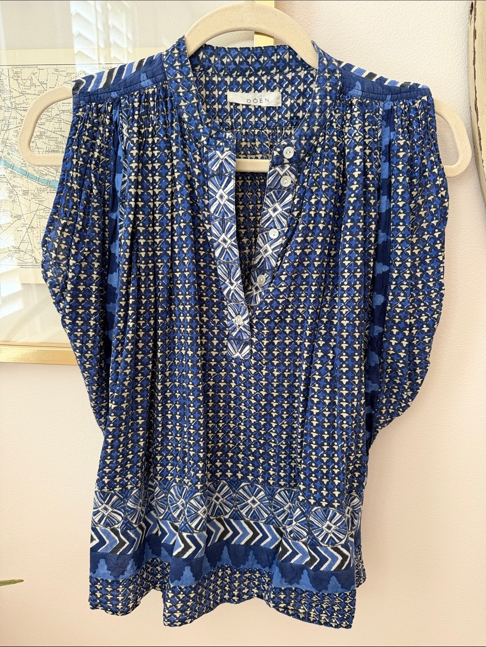 Doen Darjeeling Top: bohemian Navy and White Geometric Split-Neck Blouse